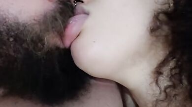 best tongue kiss, she sucks his tongue a lot, it excites with pleasure????‍????????
