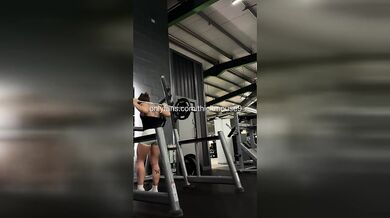Leg Press Fail: 18yo Creamy Gape Embarrassed IG Live