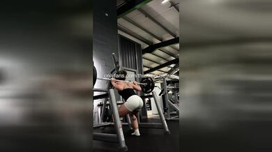 Leg Press Fail: 18yo Creamy Gape Embarrassed IG Live