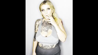 HOT BLONDE MILF IN SPORTS BRA WITH BIG NATURAL TITS SMOKES CIGARETTES AND TELLS YOU HOW TO CUM…DO YOU THINK YOU CAN LAST? POV JOI SMOKING