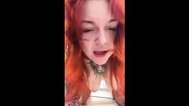 Wydziarana Polska Ruda Dziewczyna I Ostra Jazda Na Dildo Przy Lustrze - ImHorrorGirl