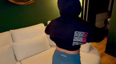 Sporty girl gets fucked hard ! Fit girl gets a massive cumshot