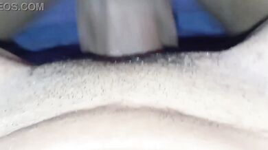 Socando bem fundo na minha bucetinha
