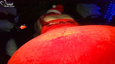 MILF gets fingered and fucked while she has a Tail in her ASS