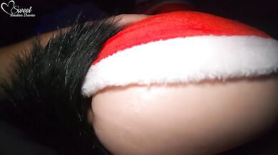 MILF gets fingered and fucked while she has a Tail in her ASS