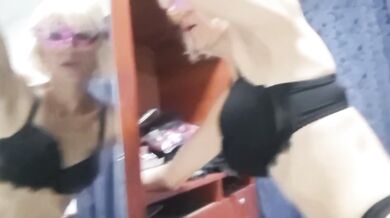 Puta rubia extrajera estira su coño con hombre grande de Cúcuta, colombia
