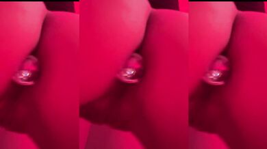 flashing my ass with a butt plug