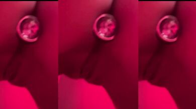 flashing my ass with a butt plug