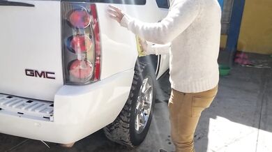 “Me cojo a mi vecina después de lavar la camioneta | Amateur real”