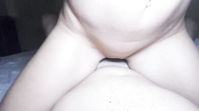My roommates pussy is so fucking tight, she let me cum inside her pussy