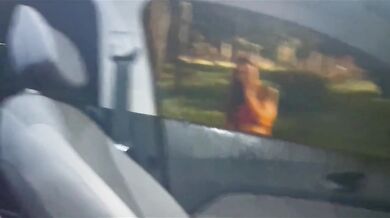 I masturbate recklessly inside the car in front of a woman at the bus stop!