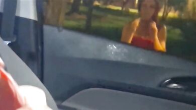 I masturbate recklessly inside the car in front of a woman at the bus stop!