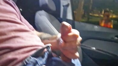I masturbate recklessly inside the car in front of a woman at the bus stop!