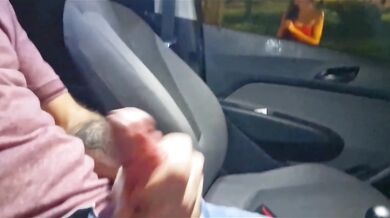 I masturbate recklessly inside the car in front of a woman at the bus stop!