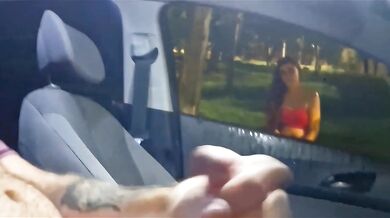 I masturbate recklessly inside the car in front of a woman at the bus stop!