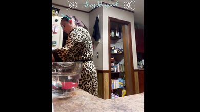 Plugged Housewife