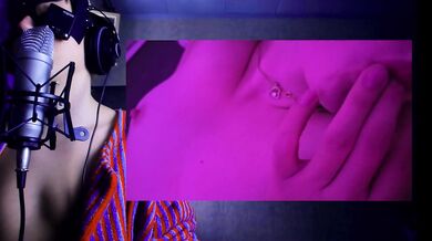 My darling moans so loudly and breathes heavily when fingers play with her pussy.[eng sub reaction]