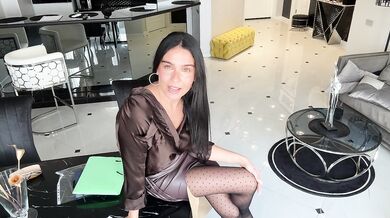 POV: when your MILF secretary decides to cross the line