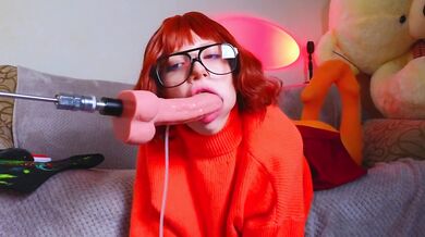 Dutch MILF Daphne Laat Gets Banged By Her Son’s Best Friend