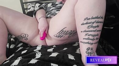 RevealMe || CURVY BBW BED VIBRATOR MASTURBATION ORGASM