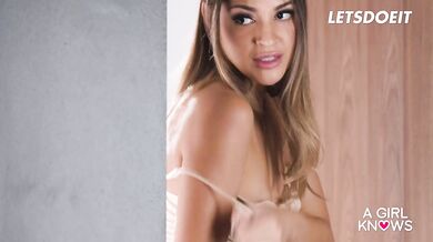 Slutty Roommates Isabella Nice, Scarlett Sage, Giselle Blanco Nasty Threeway - A GIRL KNOWS