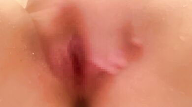 Perverted woman masturbates for the 7th squirt