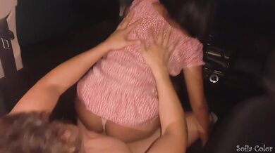 We escape from a party to fuck quickly in the car