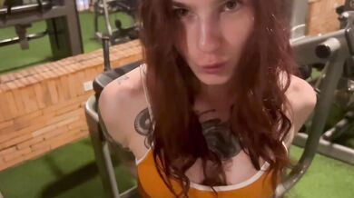 fucked a girl from the gym, tore her leggings and came inside