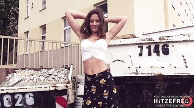 Public Sex: In The Middle Of The City with Hot Teen Babe