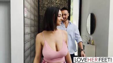 Brunette Hottie Hailey Rose Fucked After Worshipping