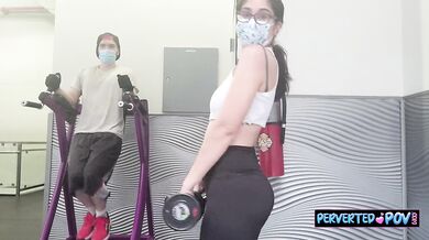 Onlyfans model gets content from guy at the gym