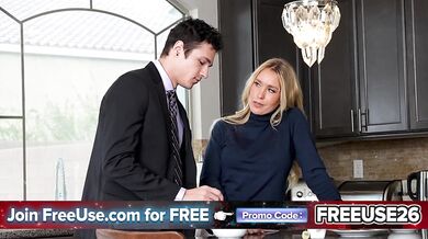 "Suck My Dick While I Talk to My Boss": Jayden Uses His Freeuse Wife Sarah's Mouth to Relieve Stress