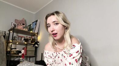 Virtual Sex. Your stepsister will give you morning sex