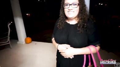 Halloween Fun With Charming Harper B Enjoying A Cum Treat!