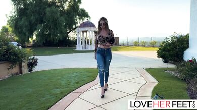 Feet Goddess Gigi Dior Banged Outdoors After Feet Worshipping
