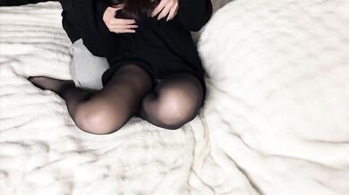 When a Japanese girl goes out drinking with her friends, she ends up being Netflix and chill.
