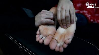 Warming up her cold sexy feet (soft soles, big feet, foot worship, college feet, sexy toes, 20 yo)