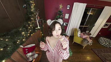 VR Bangers: Three Teen Babes Suck and Fuck Santa’s Huge Cock in Hardcore Bisexual Christmas Foursome