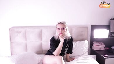 My step-sister was dumped by her boyfriend during ovulation, and as her step-brother, I helped her out with sex