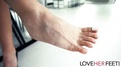 Foot Tease with Ella Reese