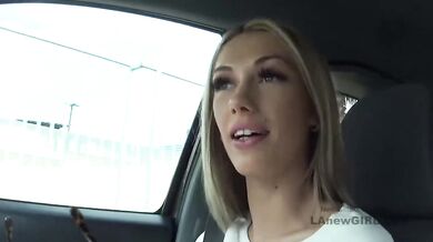 This Blonde is insanely hot.