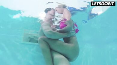 Czech Babe Vinna Reed Yoga Sex with Big Dick Lutro - LETSDOEIT
