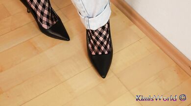 Naughty MILF in High Heels & Fishnets – Sweaty Feet Tease