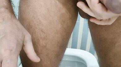 4K Cum in the toilet