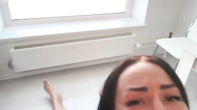 Russian whore Melissa fucked two guys hard, worked money