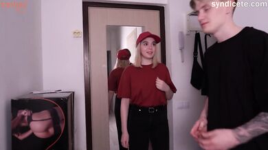 Thanked delivery girl for getting heavy parcel / threesome with doll