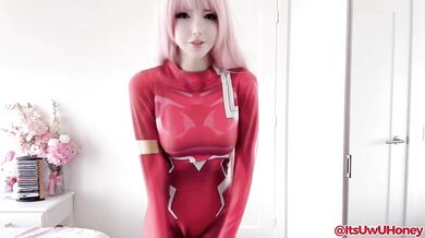 Sexy Zero Two Cosplay Try-On & Striptease!