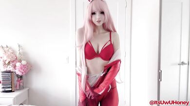 Sexy Zero Two Cosplay Try-On & Striptease!