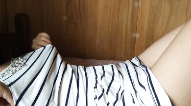 A Japanese woman who masturbates her nipples while shaking her hips.