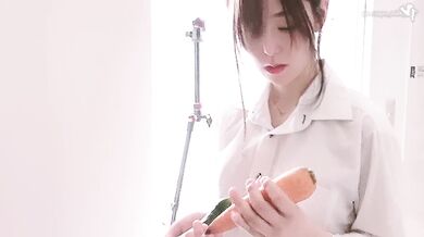 Orgasm with carrot insertionJapanese Amateur Hentai Sex